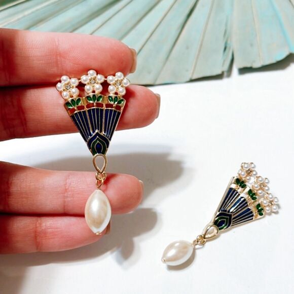 Anthropologie Pearl Drop Earrings NWOT - Picture 3 of 3